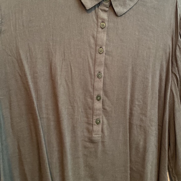 3/4 sleeve button top - Picture 2 of 7